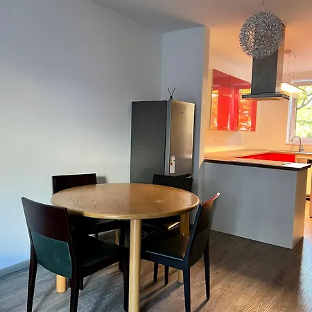 Rote Tuer Apartmán