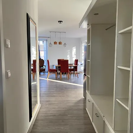 Rote Tuer Apartmán *