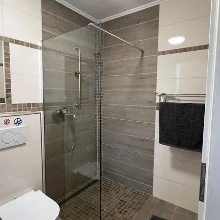 Rote Tuer Apartmán Adendorf