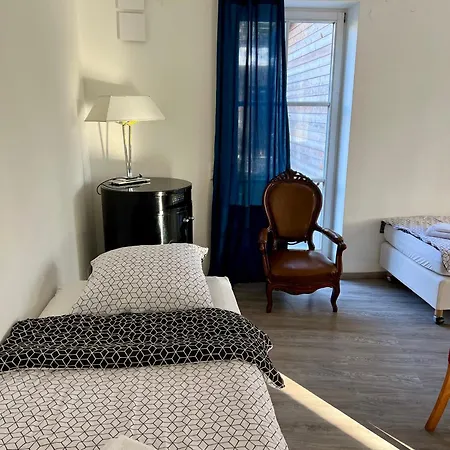 Rote Tuer Apartmán